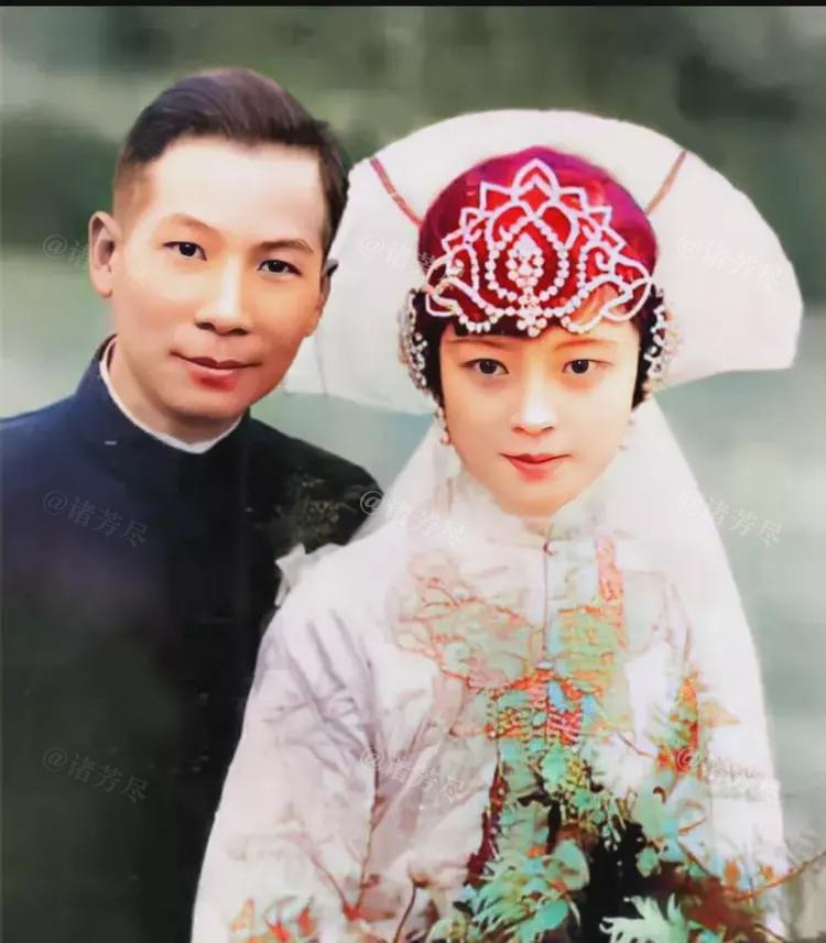 这是一张来自1928年的结婚照，照片中的男子是时任国民政府南京市长的刘纪文，他还