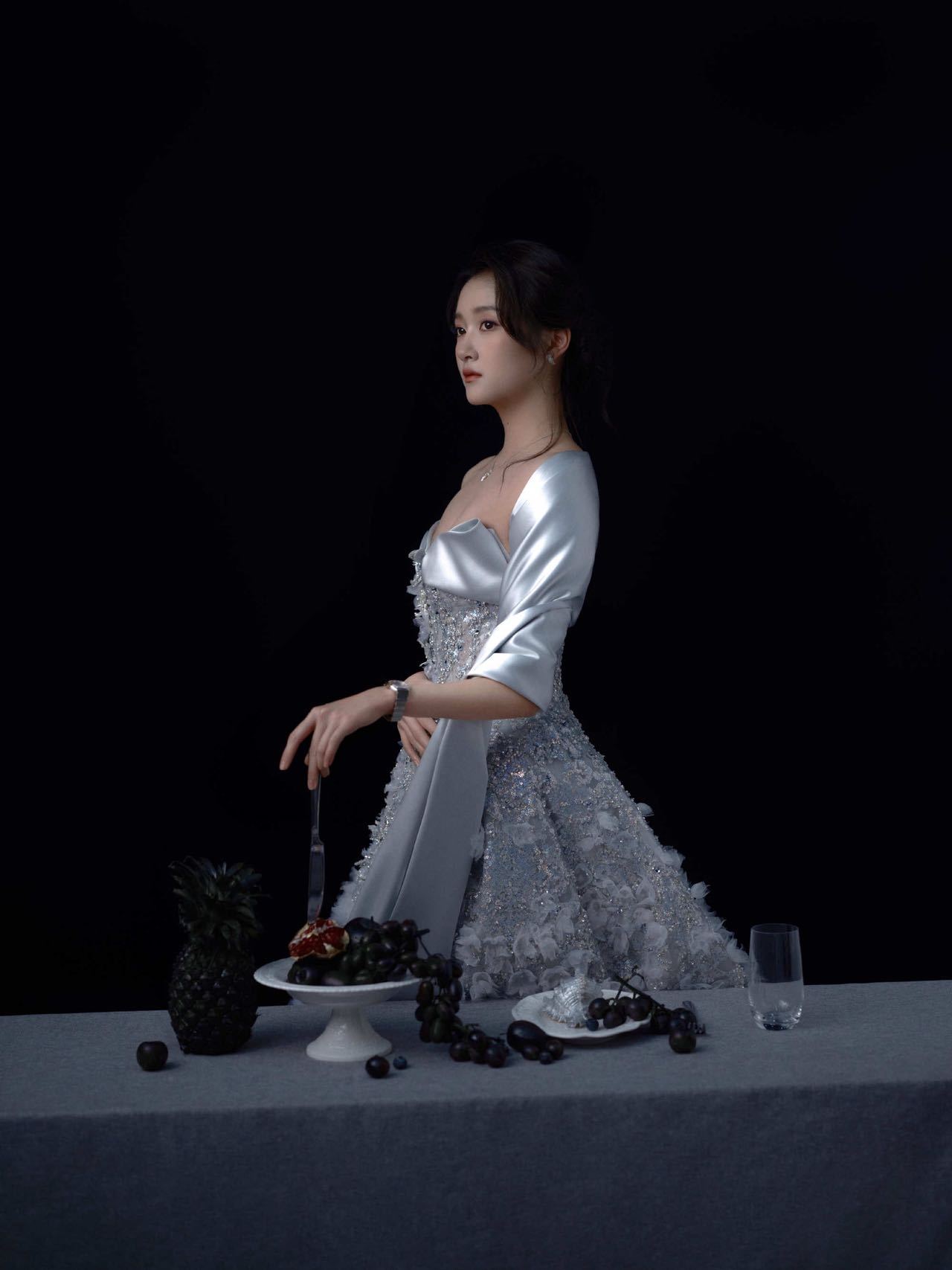 关晓彤一套造型后是另一套新的造型 关晓彤《王牌对王牌》造型从复古优雅到现代摩登，