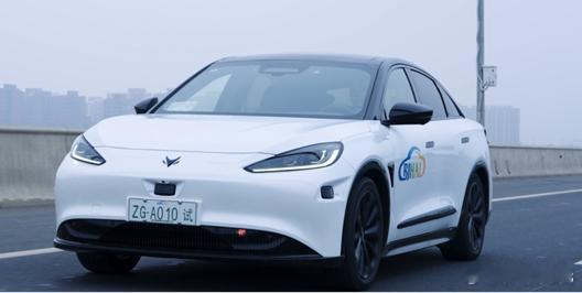 车主荣誉感爆棚！极狐汽车L3准入，央视都报道的硬核技术央视新闻《共同关注》专门报