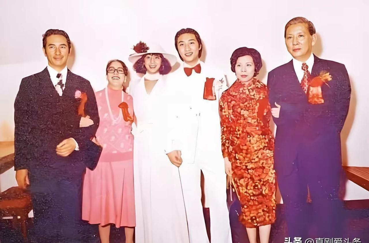 赌王把最疼爱的长女，嫁给了香港殡仪大王的儿子。
不是疯了，是算盘打得比谁都精。