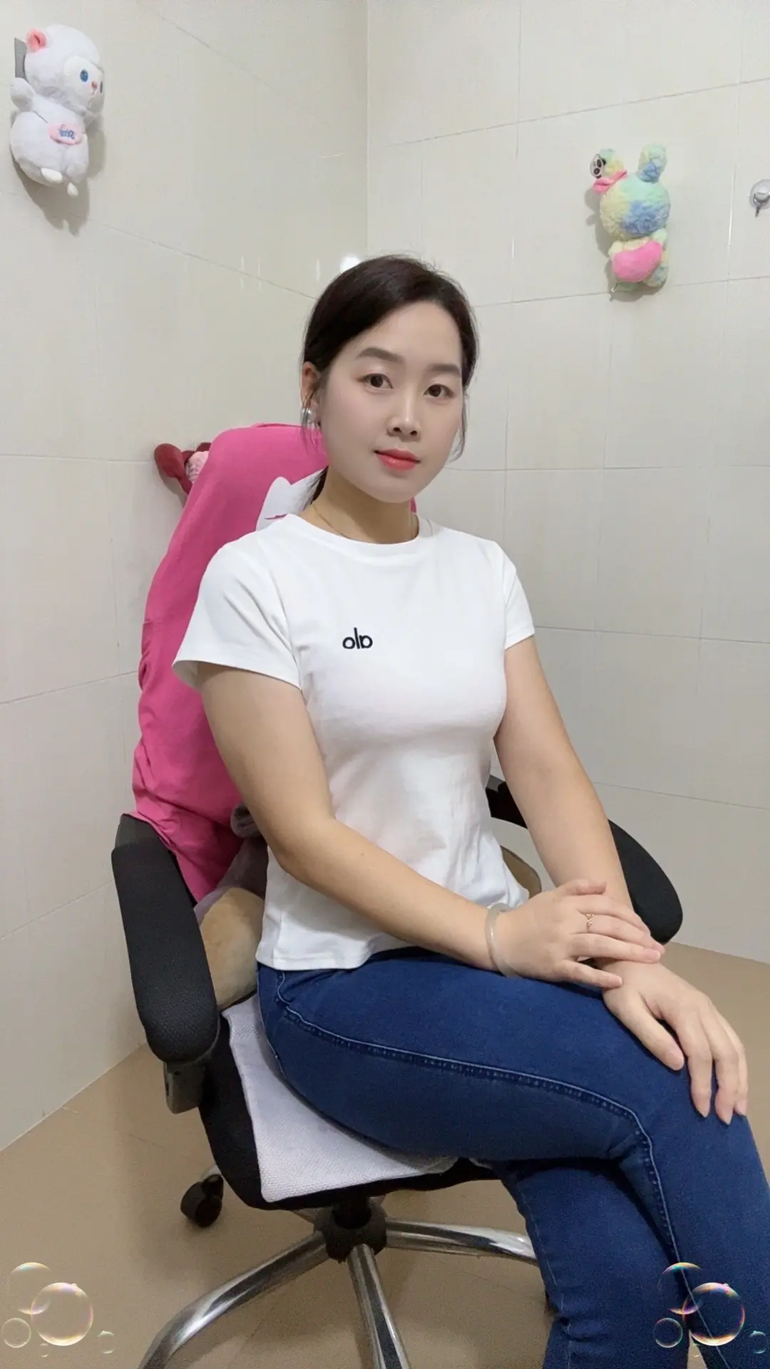 时光匆匆，一直以为18岁很遥远，回头一看，18岁已经是很久很久以前的事...