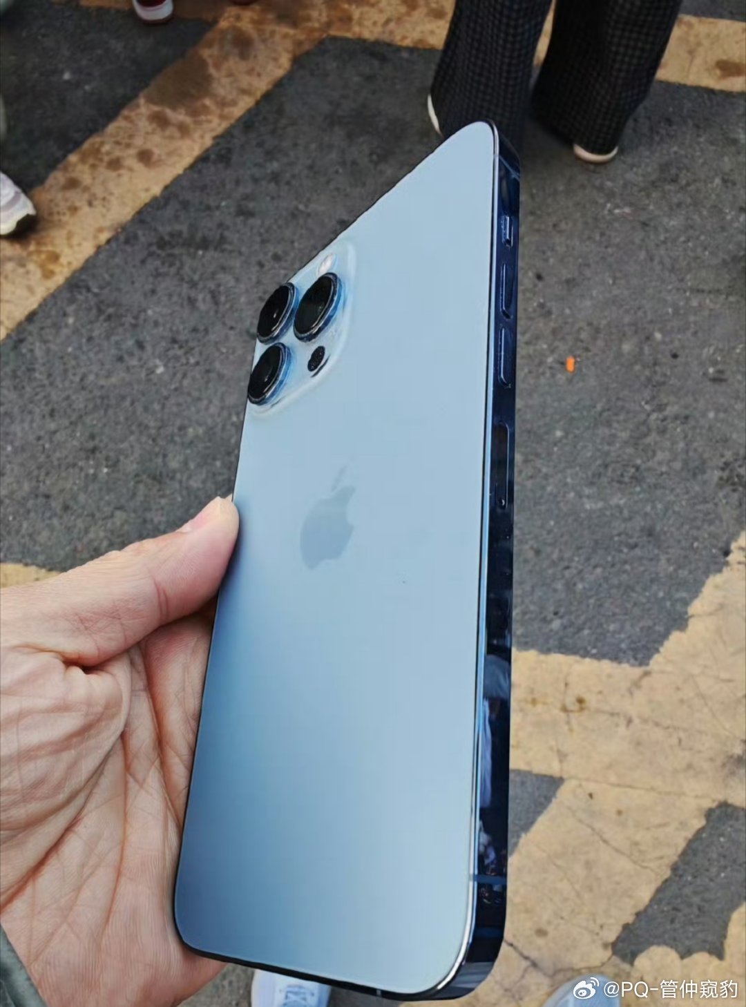 就问你们羡慕我的iPhone13 Pro Max吗？还有Lightning 接口