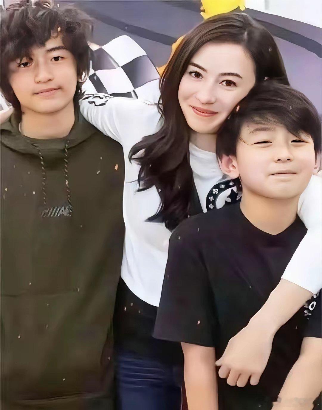 谢贤去世后，遗嘱被港媒曝光！约10亿港币遗产，90%给俩孙子，但有一个要求：张柏