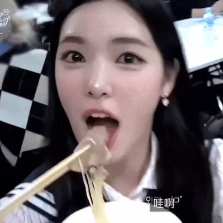 肥河吃拉面 