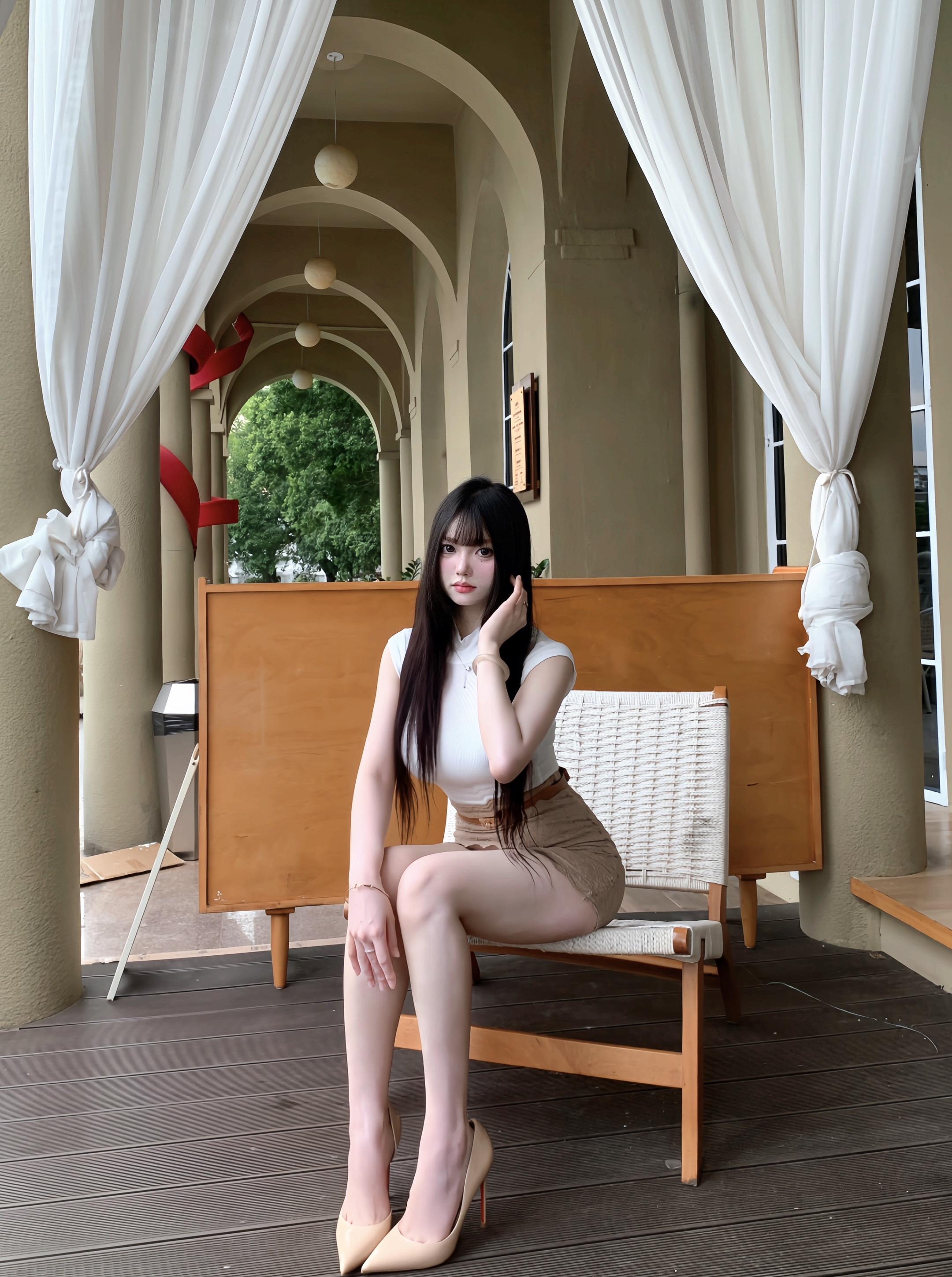 不是一见钟情 是那天她穿了包臀裙