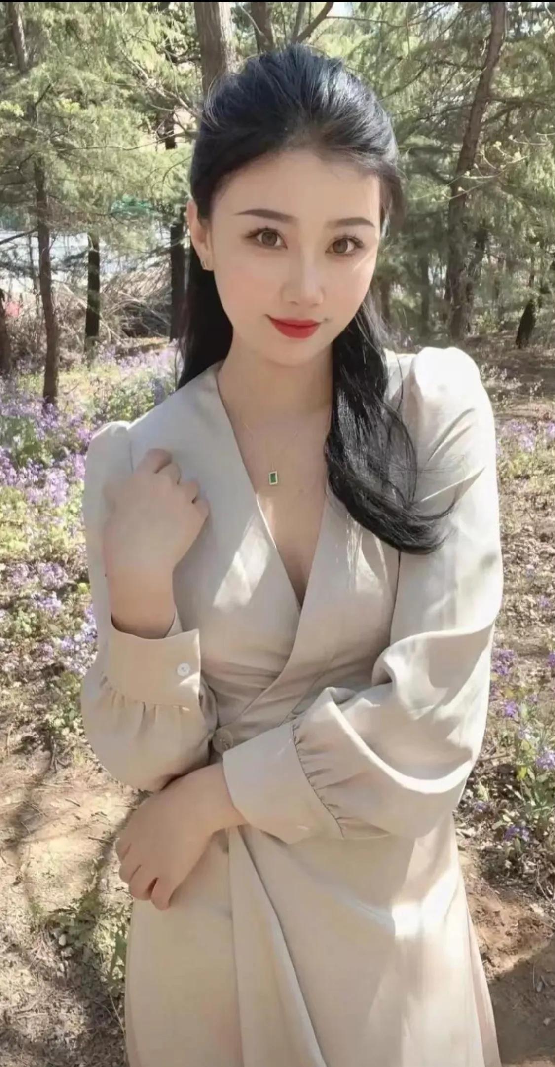 什么样的夫妻最般配呢？
有钱与否，夫妻之间应该是这样的，一桌吃饭，一床睡觉，心往
