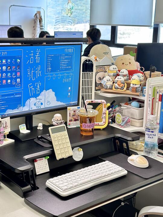 老板：入职四年整了，你的工位还是没有班味！