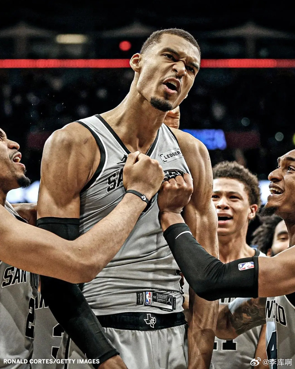 ESPN晒出文班2K27封面原图，系绝杀太阳后的庆祝照 NBA on ESPN更