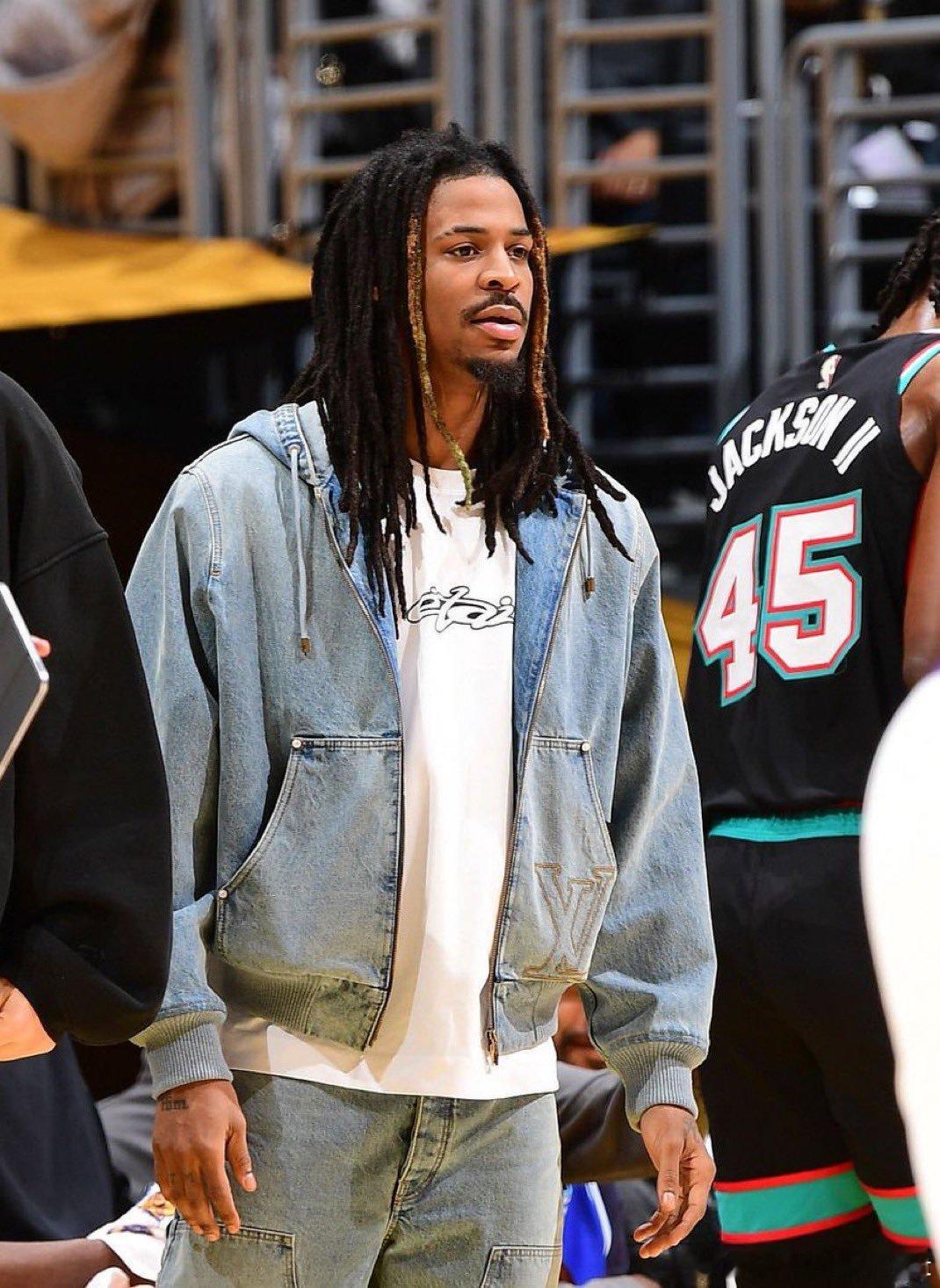 海耶斯：灰熊已经向其他球队明确表示，他们非常乐意留下莫兰特。原因应该是球队在交易