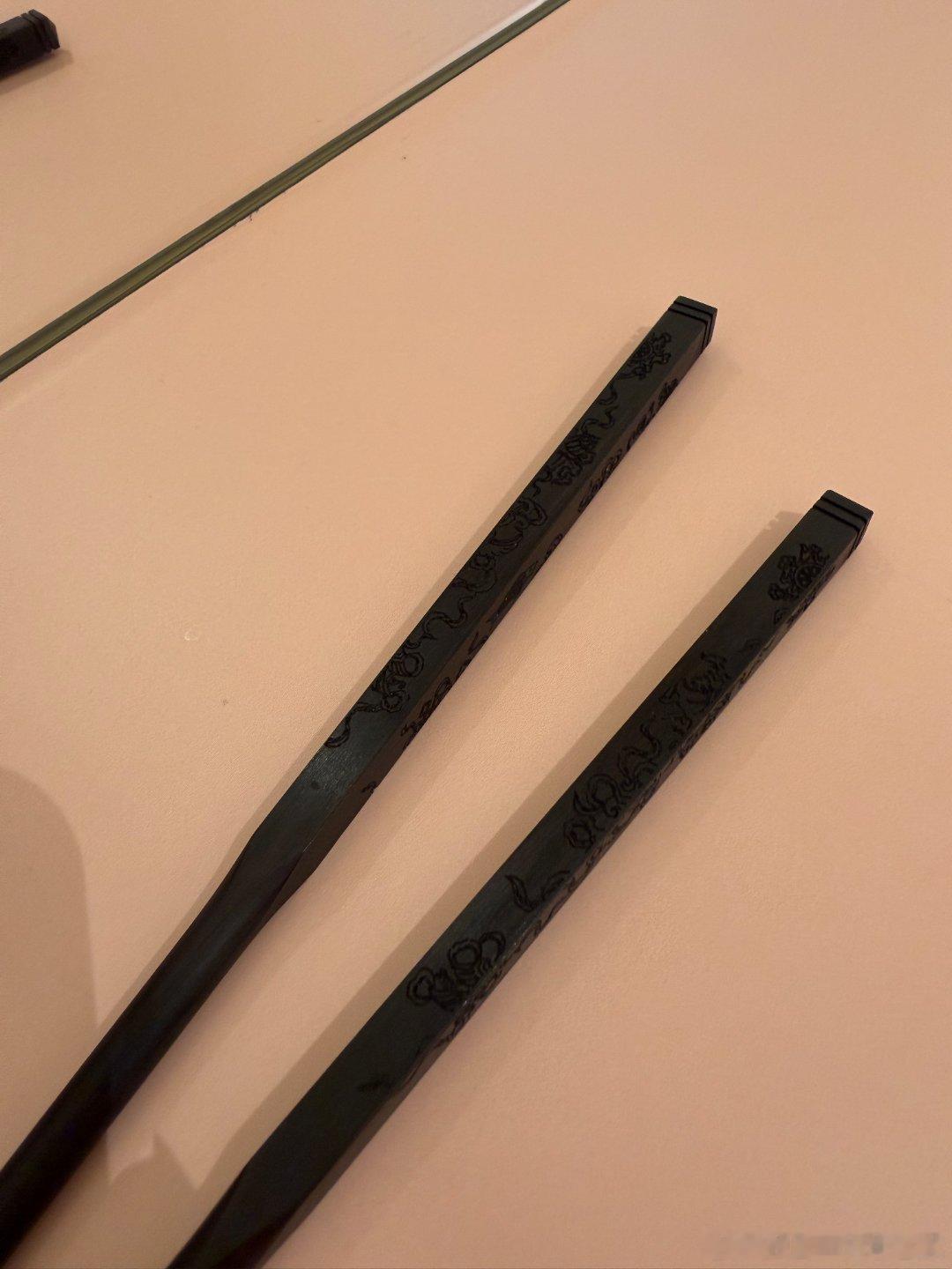 我和你天生成双不用高价入手国风藏品，美团外卖满99就能拿下宫里的世界联名筷，乌木