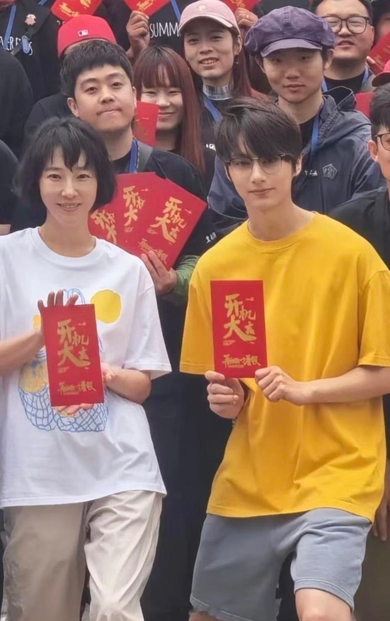 白百何文俊辉开机路透白百何文俊辉开机同框路透白百何、文俊辉新片《再给我一个暑假》