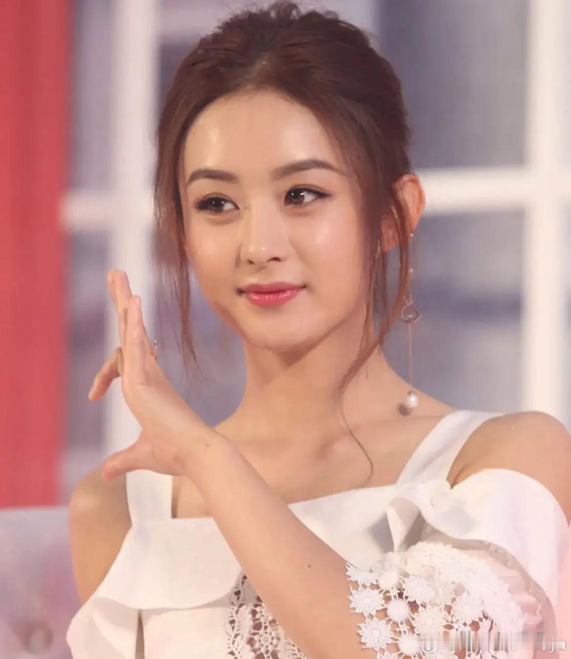 #赵丽颖百花奖最佳女配角#赵丽颖的演艺生涯可以说是一部励志史。从电视剧到电影，她