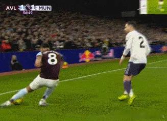 重看集锦火冒三丈，把第二个球的主要责任归结到约罗头上毫无道理曼联足球俱乐部曼联阿