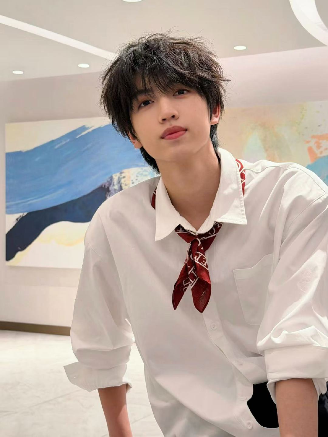 张桂源翻出九宫格库存 张桂源白衬衣九宫格 白衬衣好适配！ 