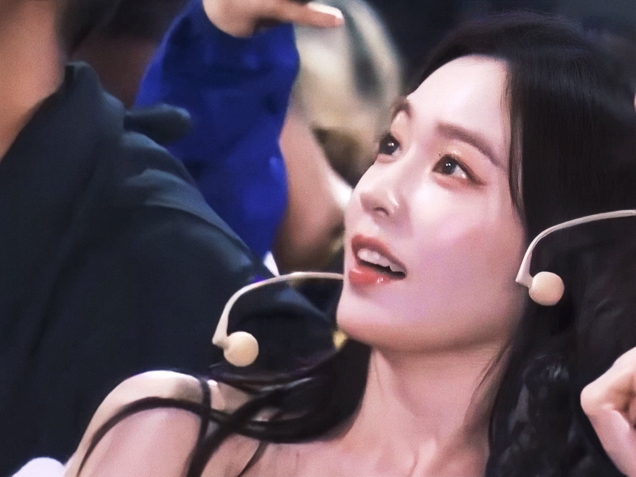 【裴珠泫】这个亮晶晶的眼睛，惊喜的洋溢着笑意的神情太迷人了  kpop界的双生爱