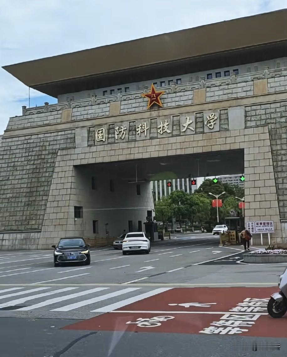 不懂就问，如果想进这所大学得考多少分数，才会被录取？