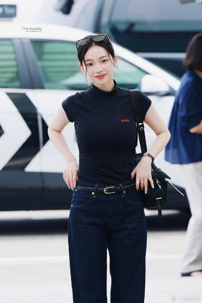 柳智敏宁宁机场生图柳智敏身材太辣了 KARINA & NINGNING机场图有！