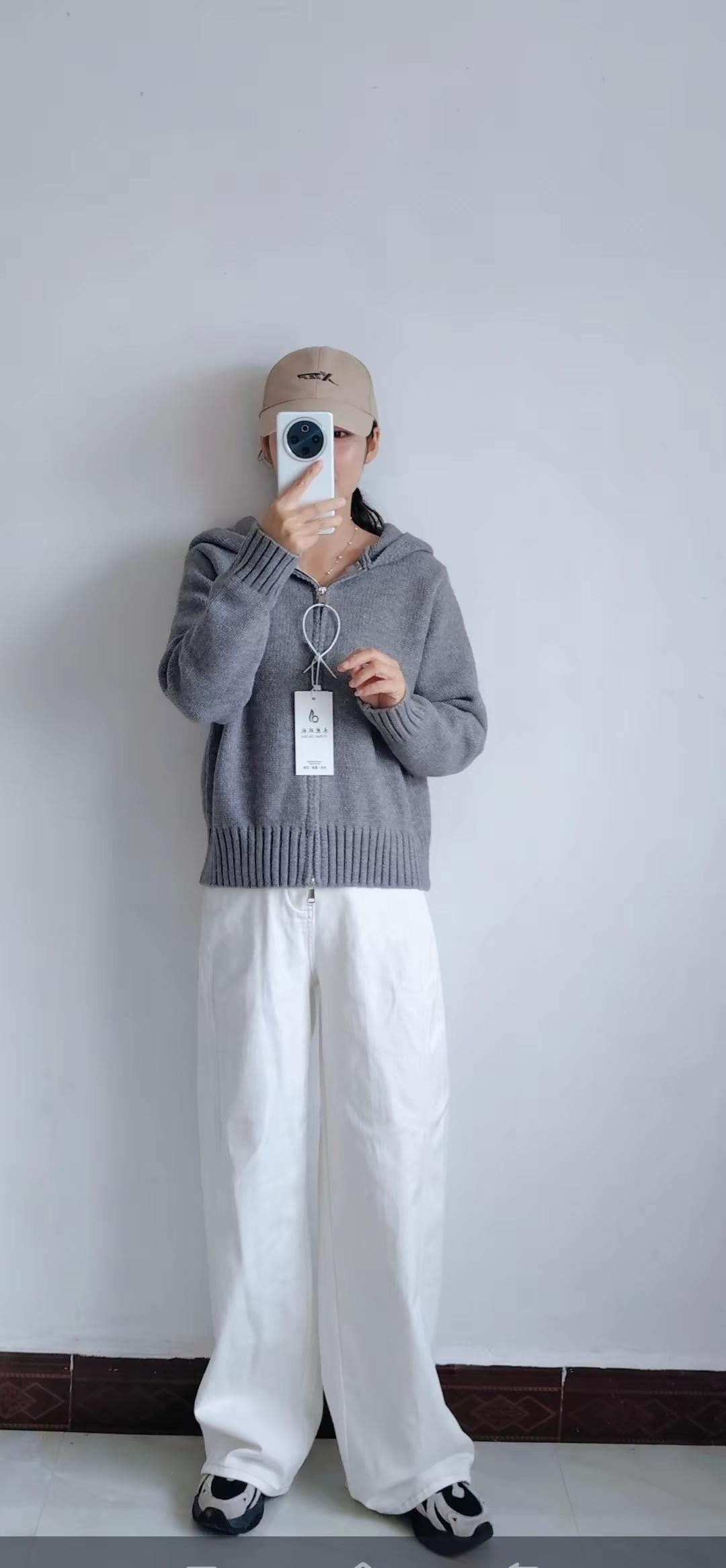 299的白牛仔，穿三个月不起球，复购率干翻大牌。
不是消费者突然懂行了，是工厂把