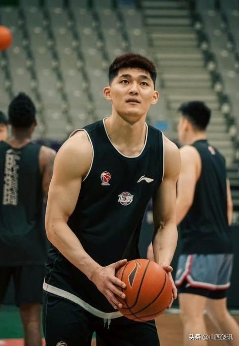 国手李祥波深陷打馕风波！山西汾酒男篮迎来击败广州龙狮男篮的绝佳时机！就在昨天晚上