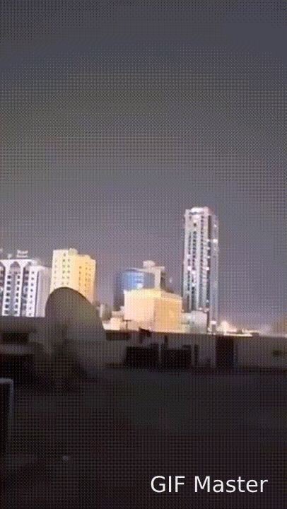 美国在迪拜花旗银行遭遇袭击！
据外媒消息，伊朗革命卫队表示，伊朗导弹袭击了美国在