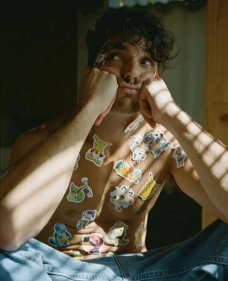 Taylor Zakhar Perez 在家致敬娅娅 Olivia Rodrig