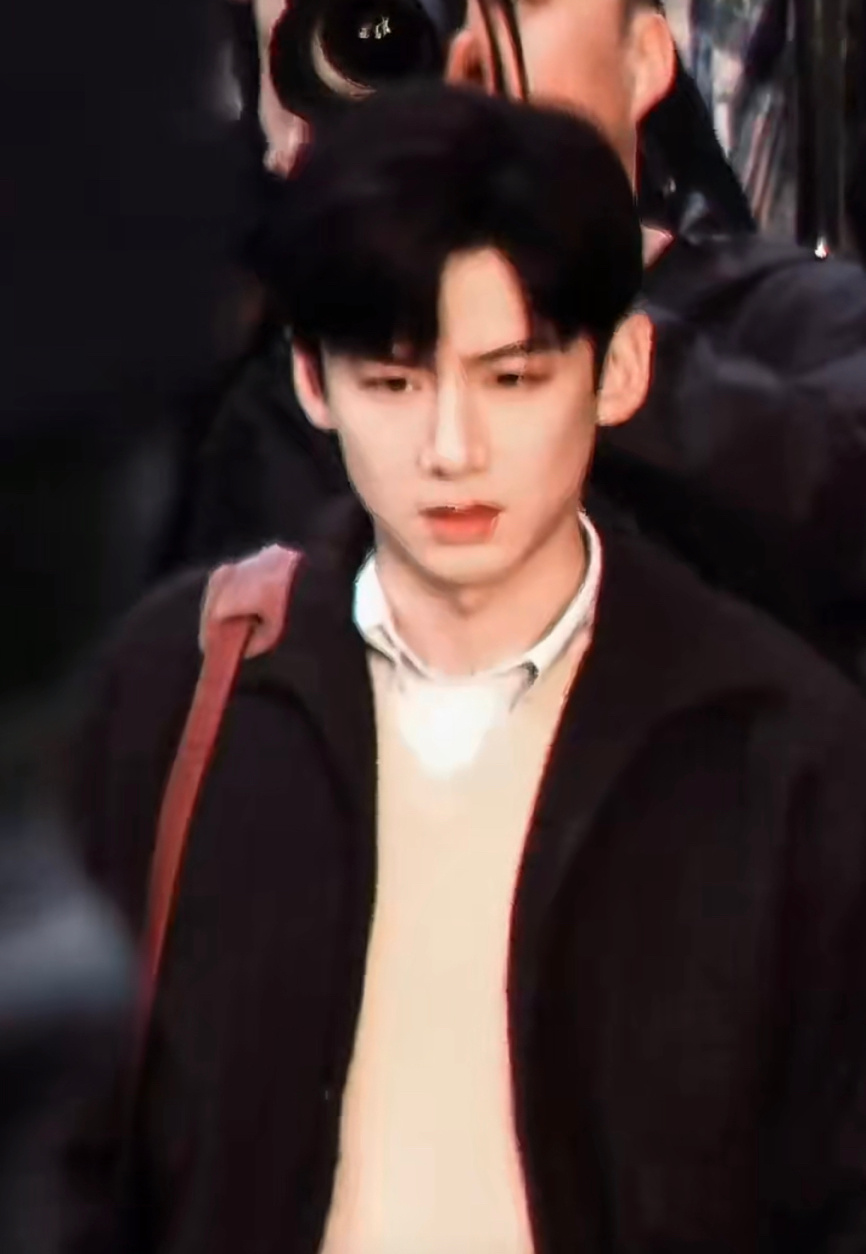 白敬亭《战争和人》转场上海开拍了，民国少爷即视感！ 