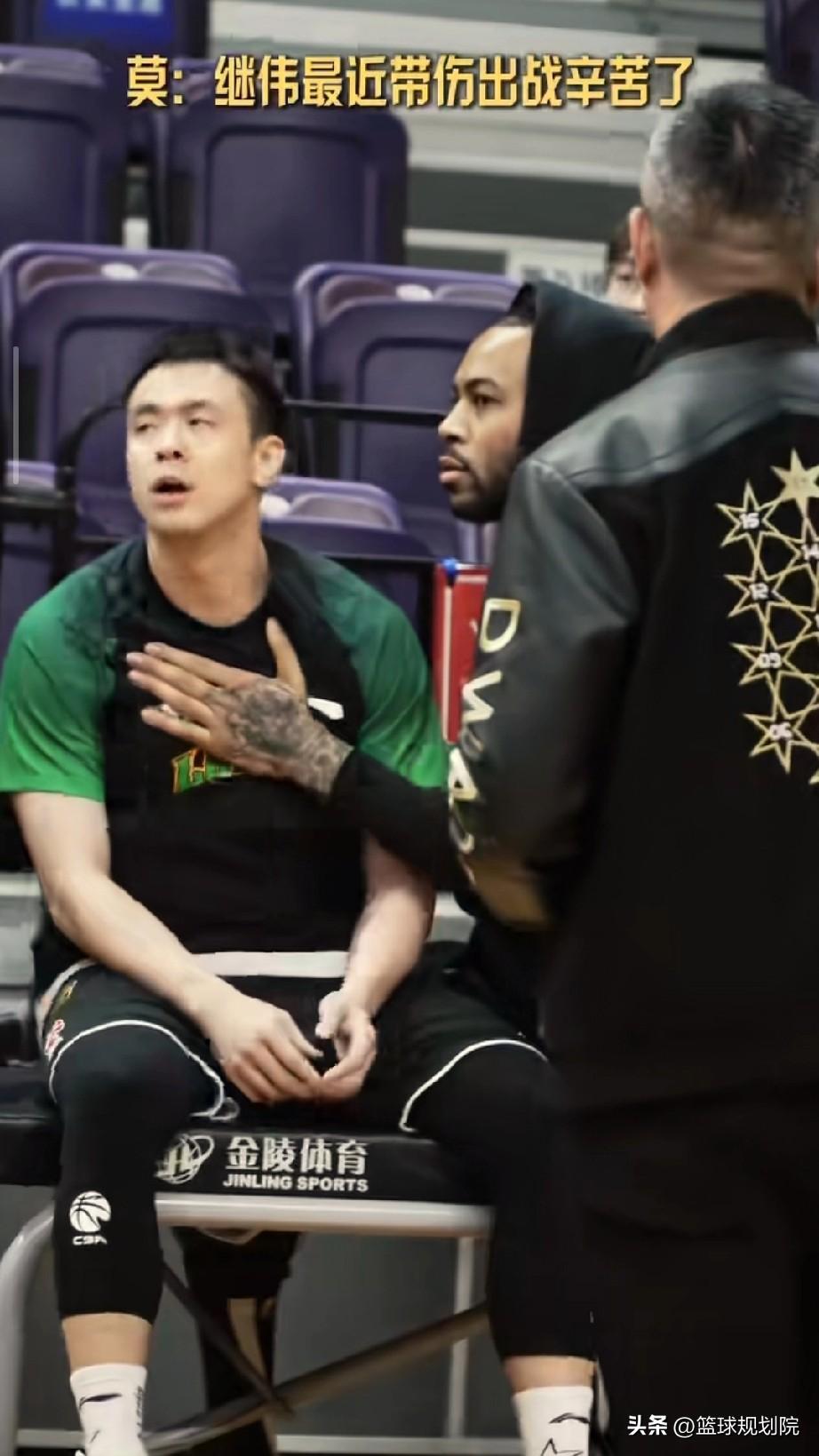 他俩有事吧 王君瑞得看好赵继伟了！别让大莫给抢跑了！

辽宁男篮踩场训练，赵继伟