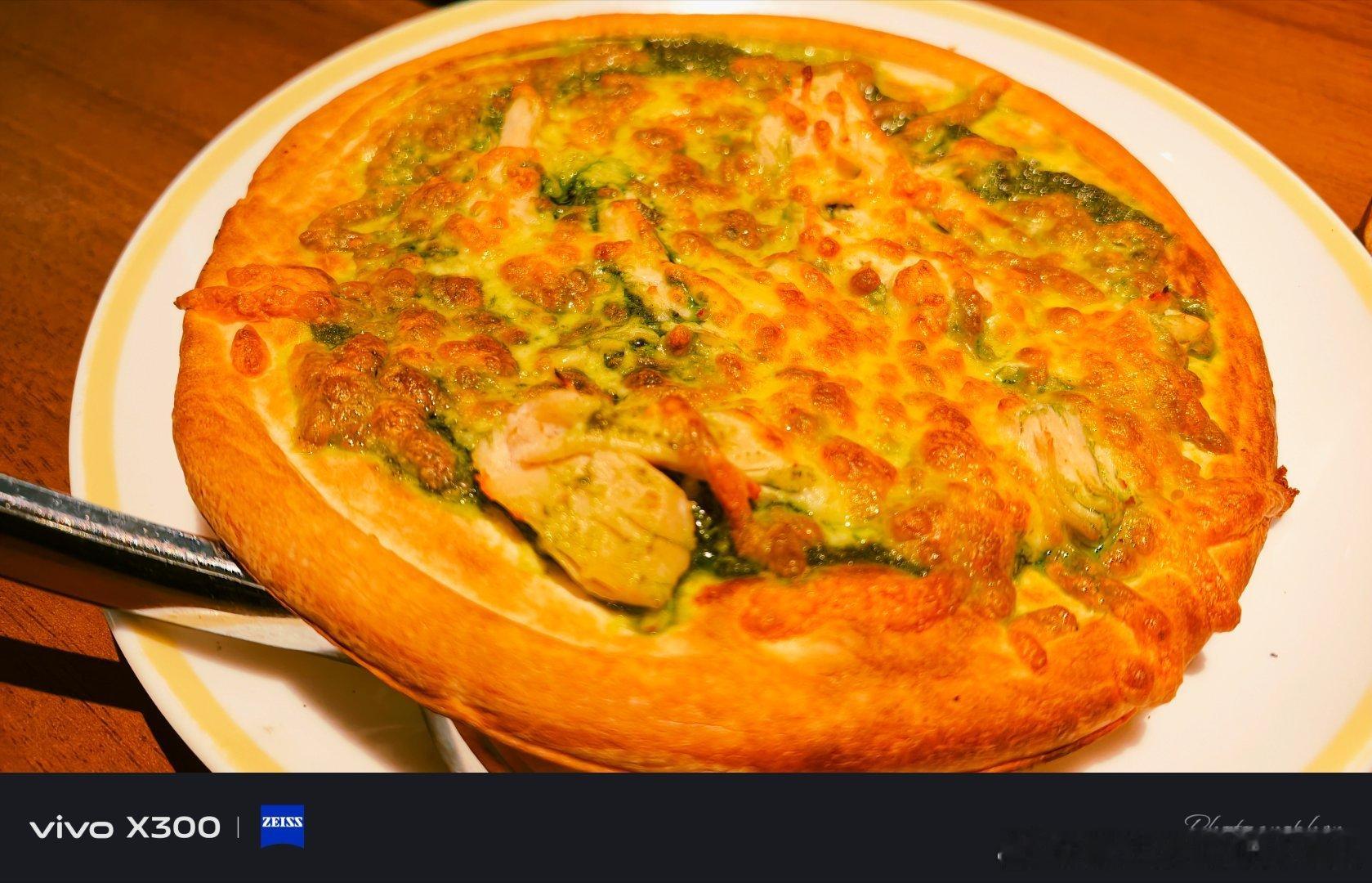 和某小孩转了一圈也不知道吃啥还是这家吧不错出新品🍕了还不错日常