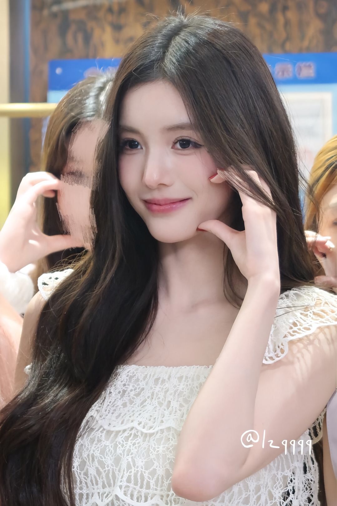 小怡太美了吧也…看了想直喊美神维纳斯降临（cr.logo ​​​
