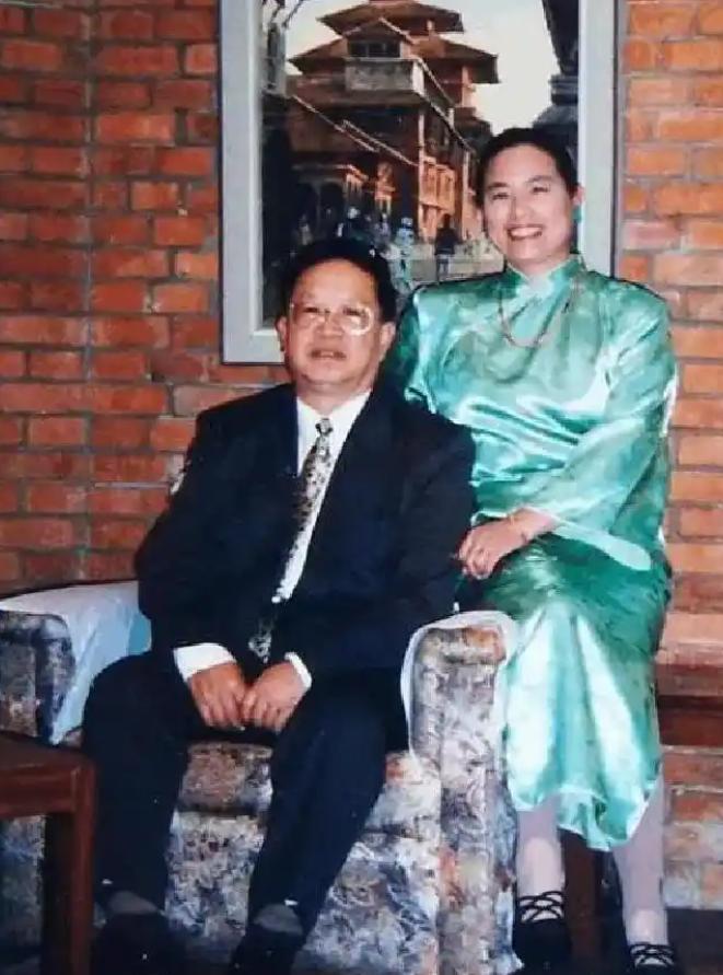 2005年，我国著名外交官朱敏才，不顾儿女反对，执意与妻子离家出走，从此杳无音信