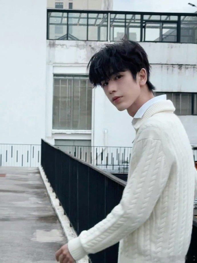 张凌赫[超话]hi6下期有张凌赫你好星期六下期有张凌赫你好星期六 张凌赫加盟下期