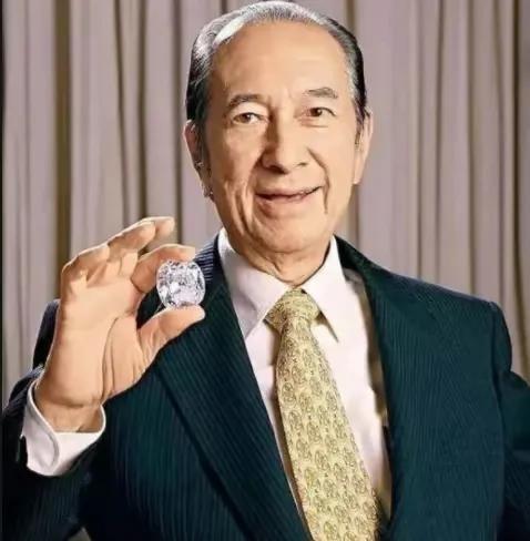 1961年，“赌王”何鸿燊遭遇死亡威胁，他毫无惧色，直接拿出100万设立复仇基金