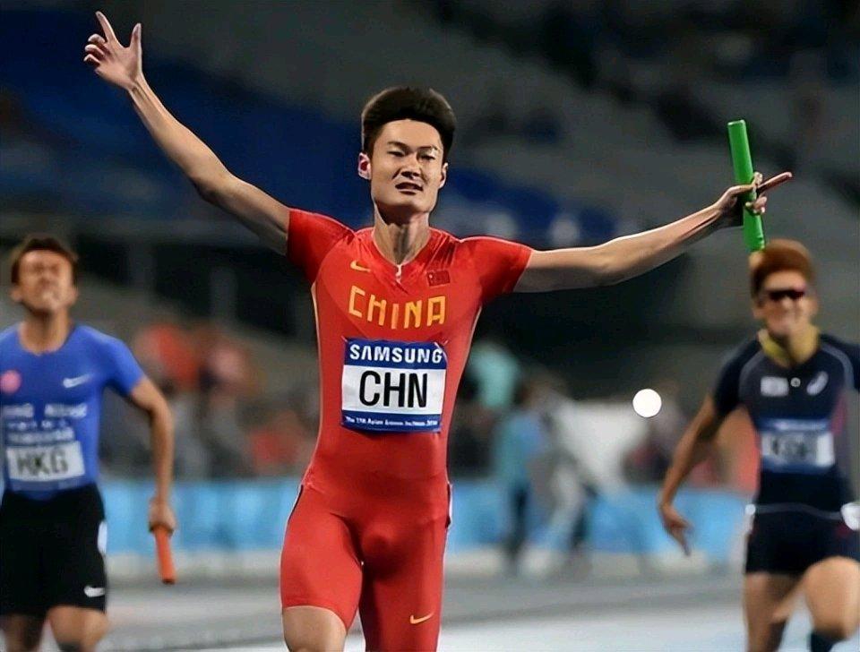 中国飞人张培萌这事儿反转得够惊人。曾经他被妻子张漠寒控诉家暴、出轨，还殴打岳母。