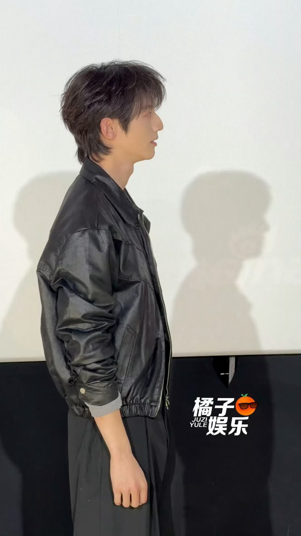 何与赖伟明对孟子义跳GGEZ赖伟明何与对孟子义又争又抢有趣的互动花絮，活力满满，