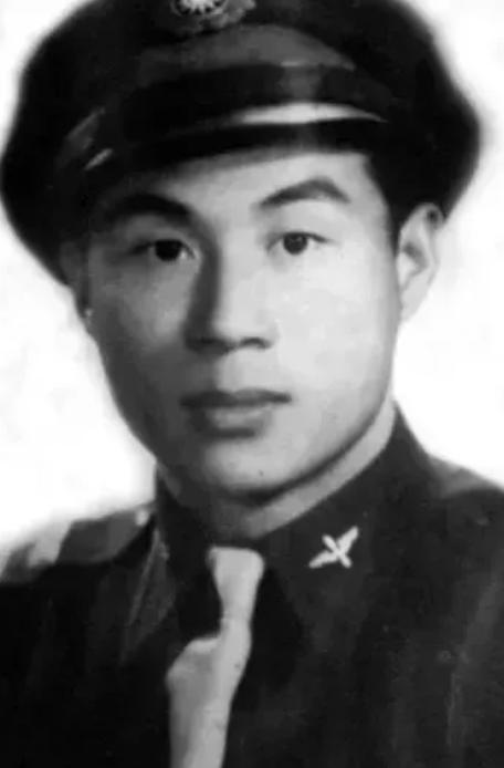 1983年，县领导下乡视察，在孙家村，一个老人烧水招待他，他看了老人一眼，面露惊