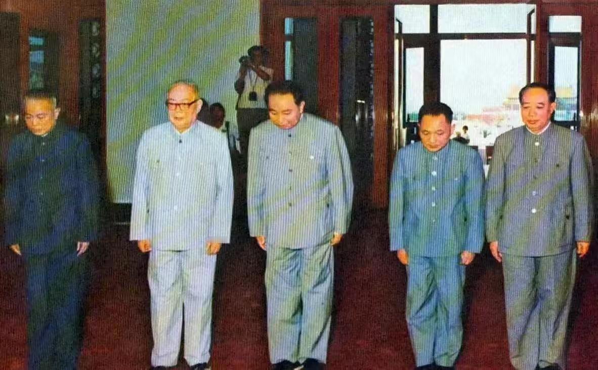 1977年9月9日，是毛主席逝世一周年，也是毛主席纪念堂正式落成开放的日子 。