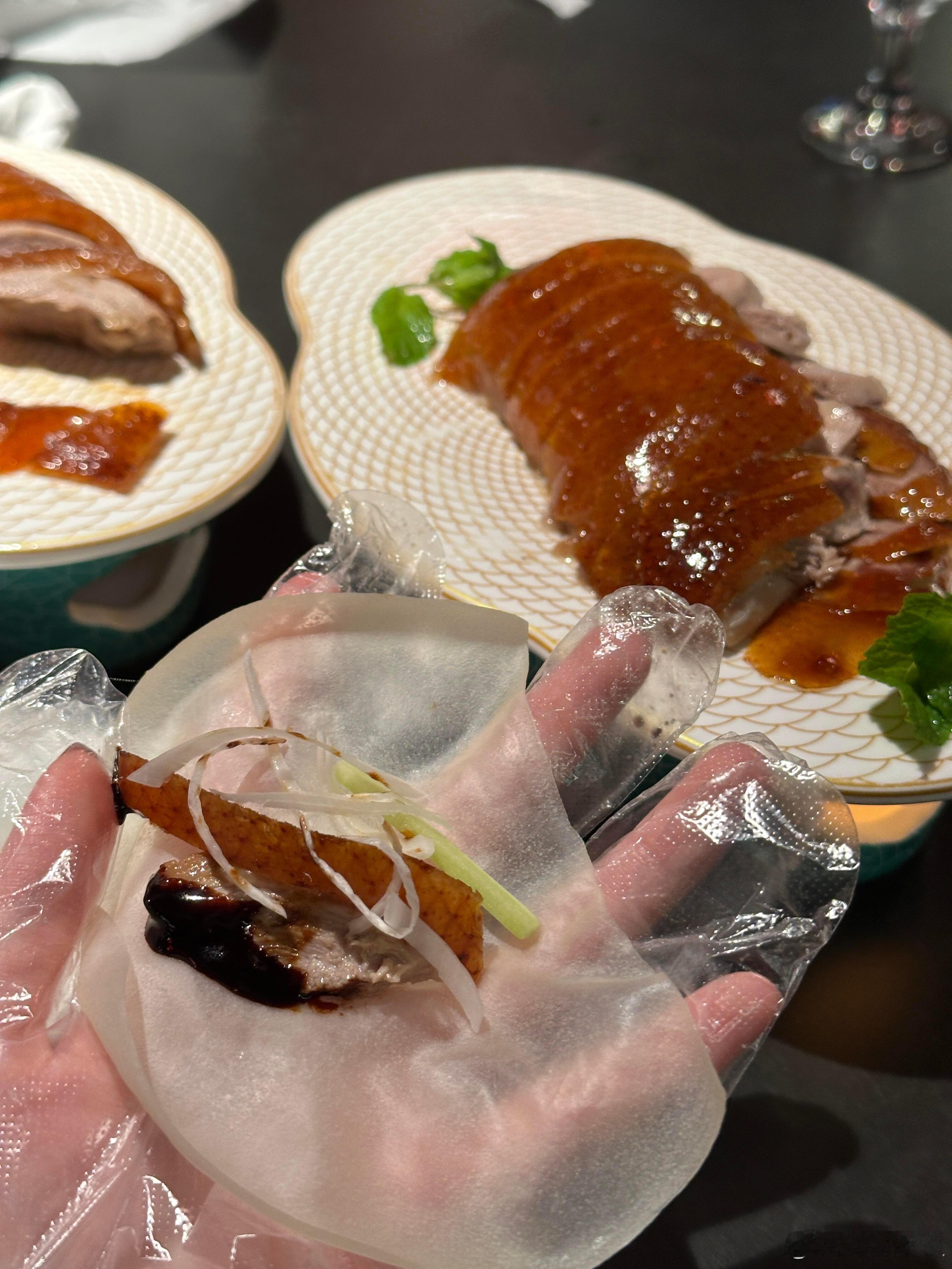 一只烤鸭为什么价值超300亿 在我心目中，中国有很多的名菜都是非常不错的，但是排