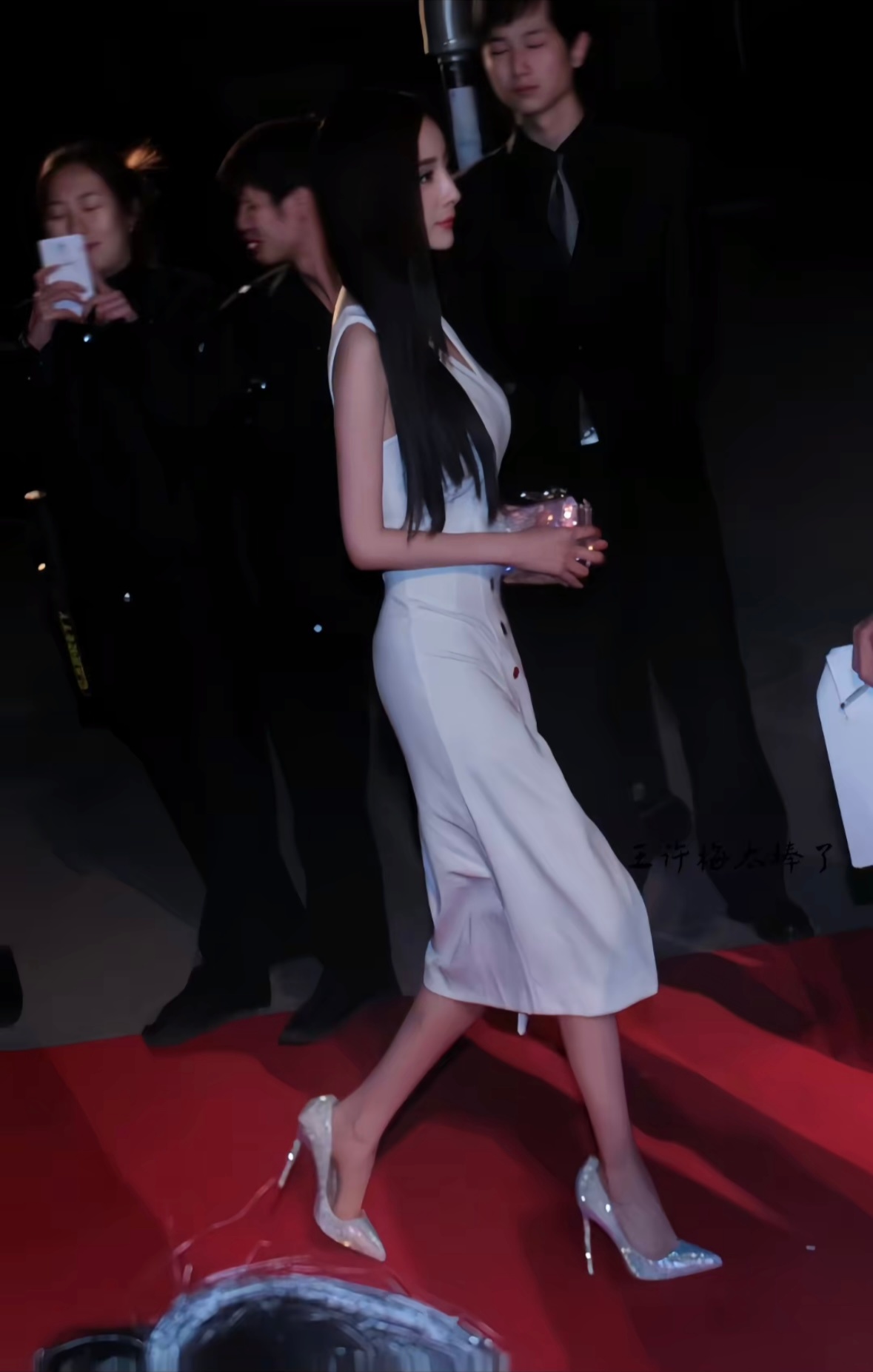 太棒了幂 明星中的明星 身段像一只设计精巧的高脚红酒杯….. 