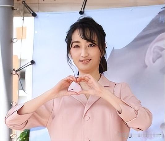 #柯佳嬿回应王柏杰酒驾#
虽然柯佳嬿和王柏杰是前任男女朋友的关系，但是他们两个都