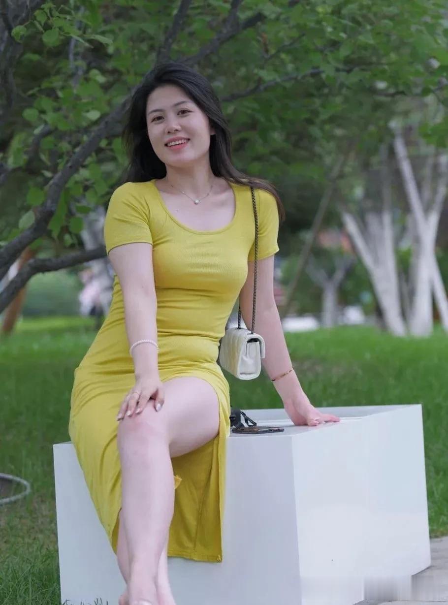 微胖型小姐姐，你笑起来真好看！

  