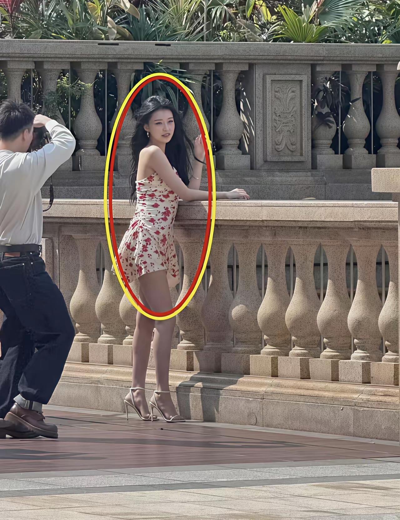 我滴个老天爷呐！她电视里那么好看也就算了！没想到现实中也这么漂亮！难怪那么多人喜