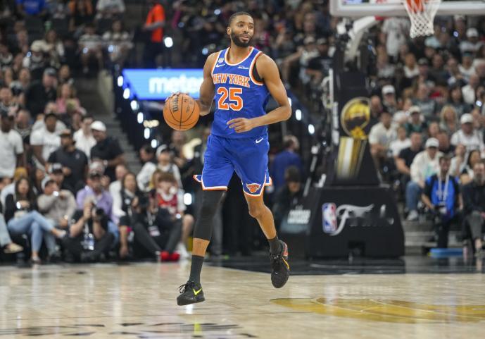 NBA总决赛G4，纽约尼克斯主场107-106逆转击败马刺，在一度落后29分的情