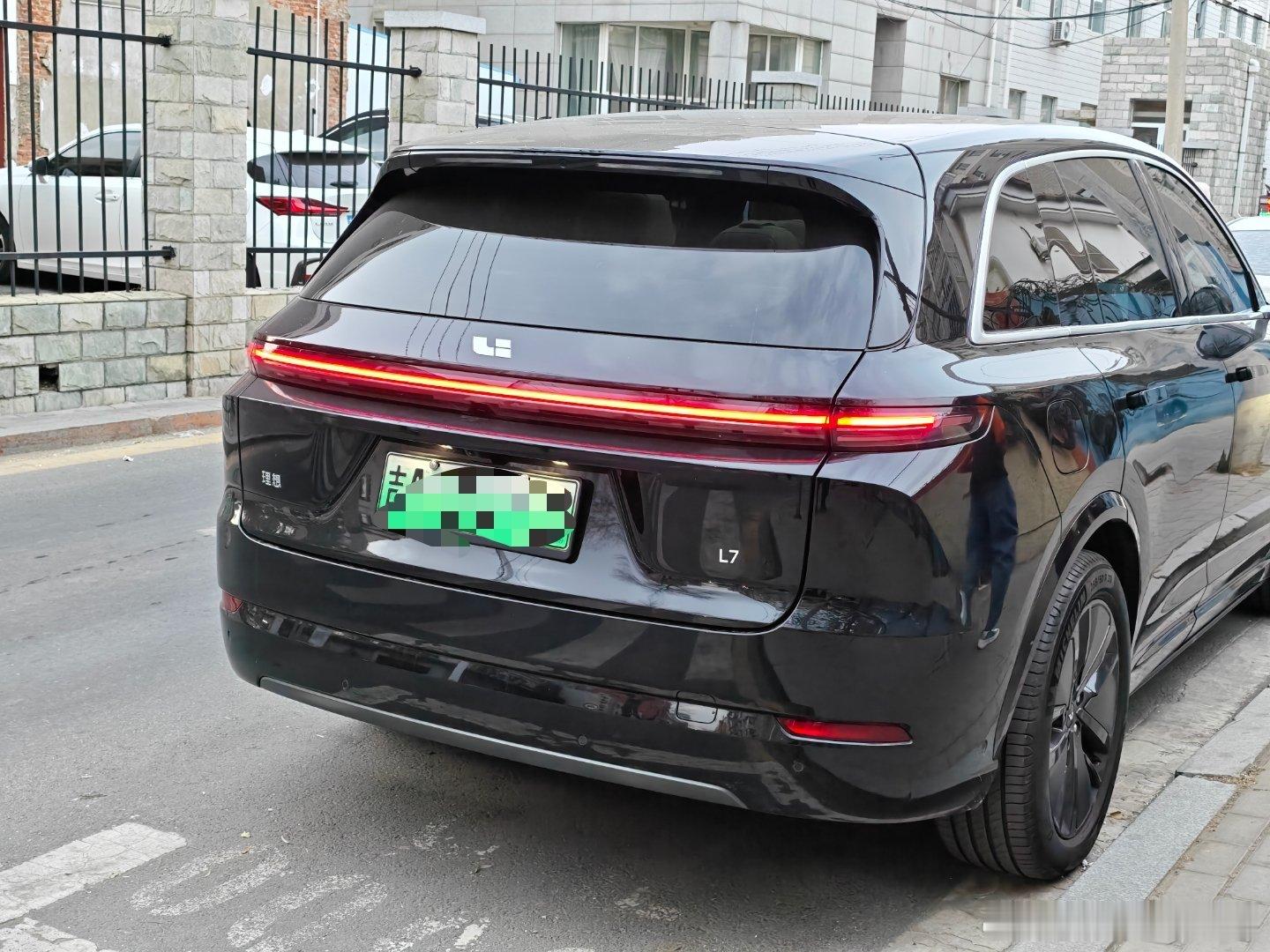 理想现款车里面理想l7 最好看①整体饱满流畅，立体有层次②D柱大倾角形成溜背感，