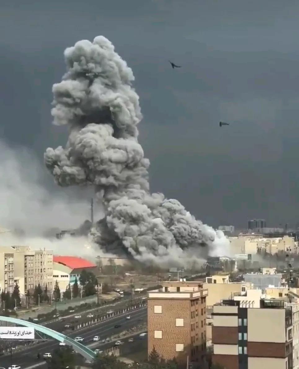 半岛电视台报道，当地时间3日，伊朗塔斯尼姆通讯社发文证实，位于德黑兰的巴斯基民兵