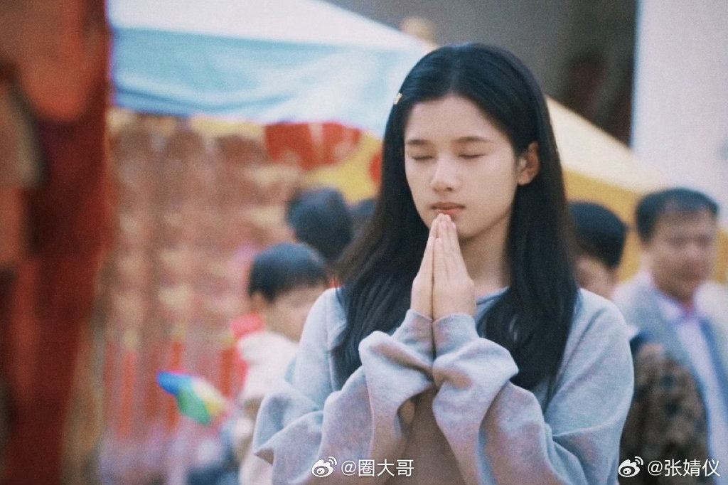 宋威龙张婧仪额头吻宋威龙张婧仪剧综亲额头 啊啊啊啊啊，一时间分不清是戏里还是戏外