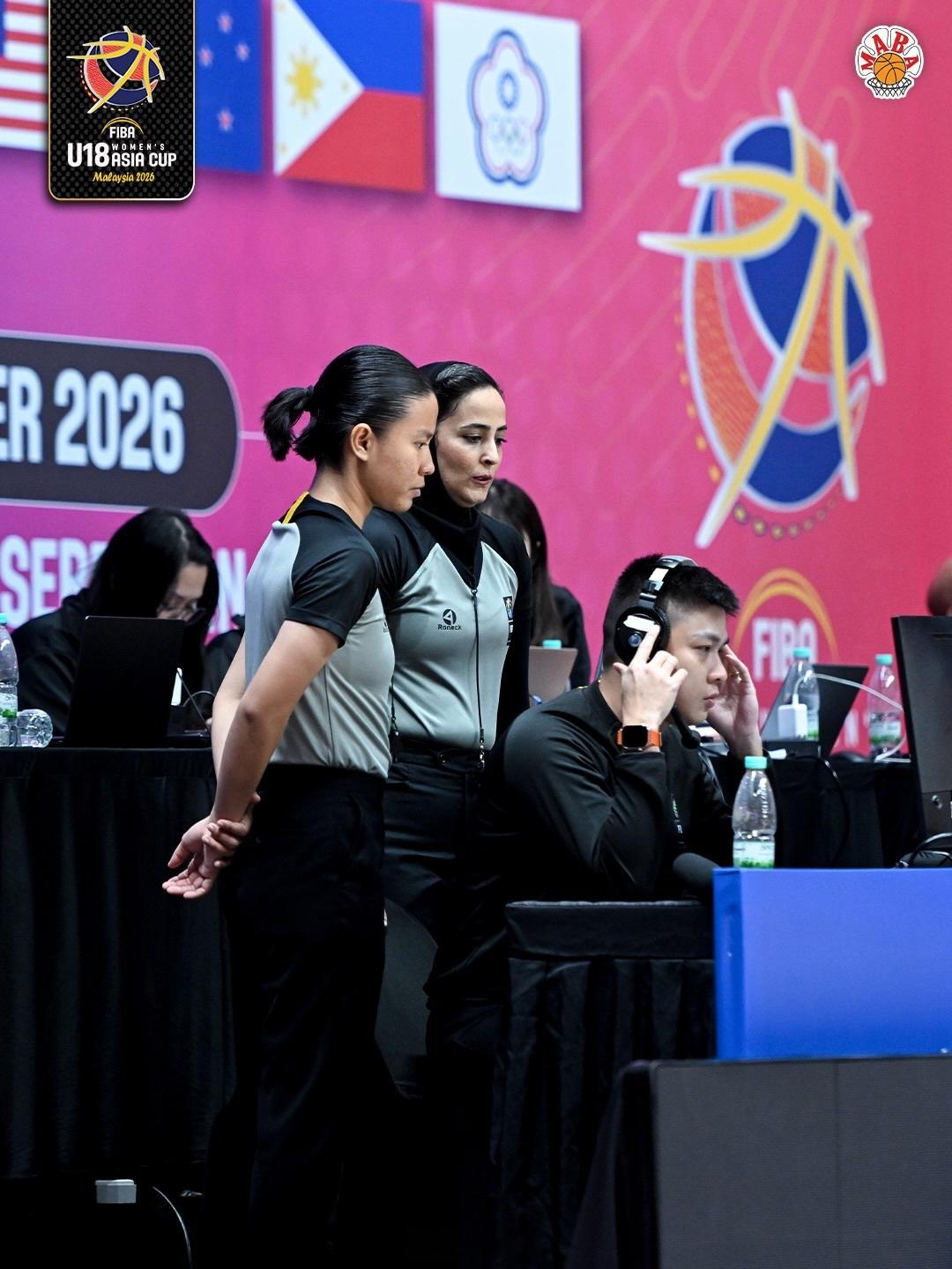 篮球裁判 Big shoutout to all the FIBA refere