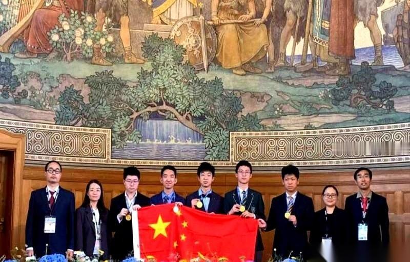 瑞典哥德堡，第十届欧洲物理奥林匹克竞赛的成绩单贴出来了。
在这场聚集了全球41个