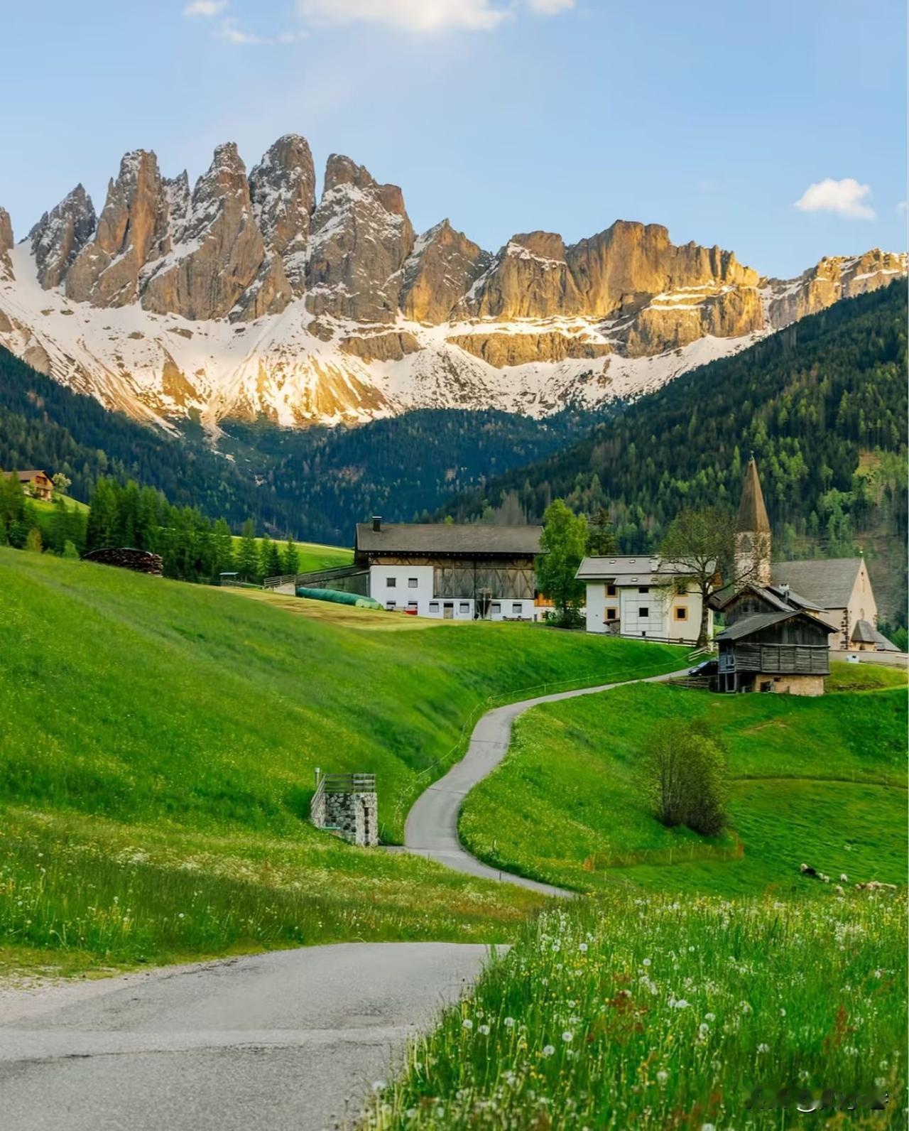 多洛米蒂国家公园。不说这里是意大利，都还以为是瑞士呢。其实，它们都是共享阿尔卑斯