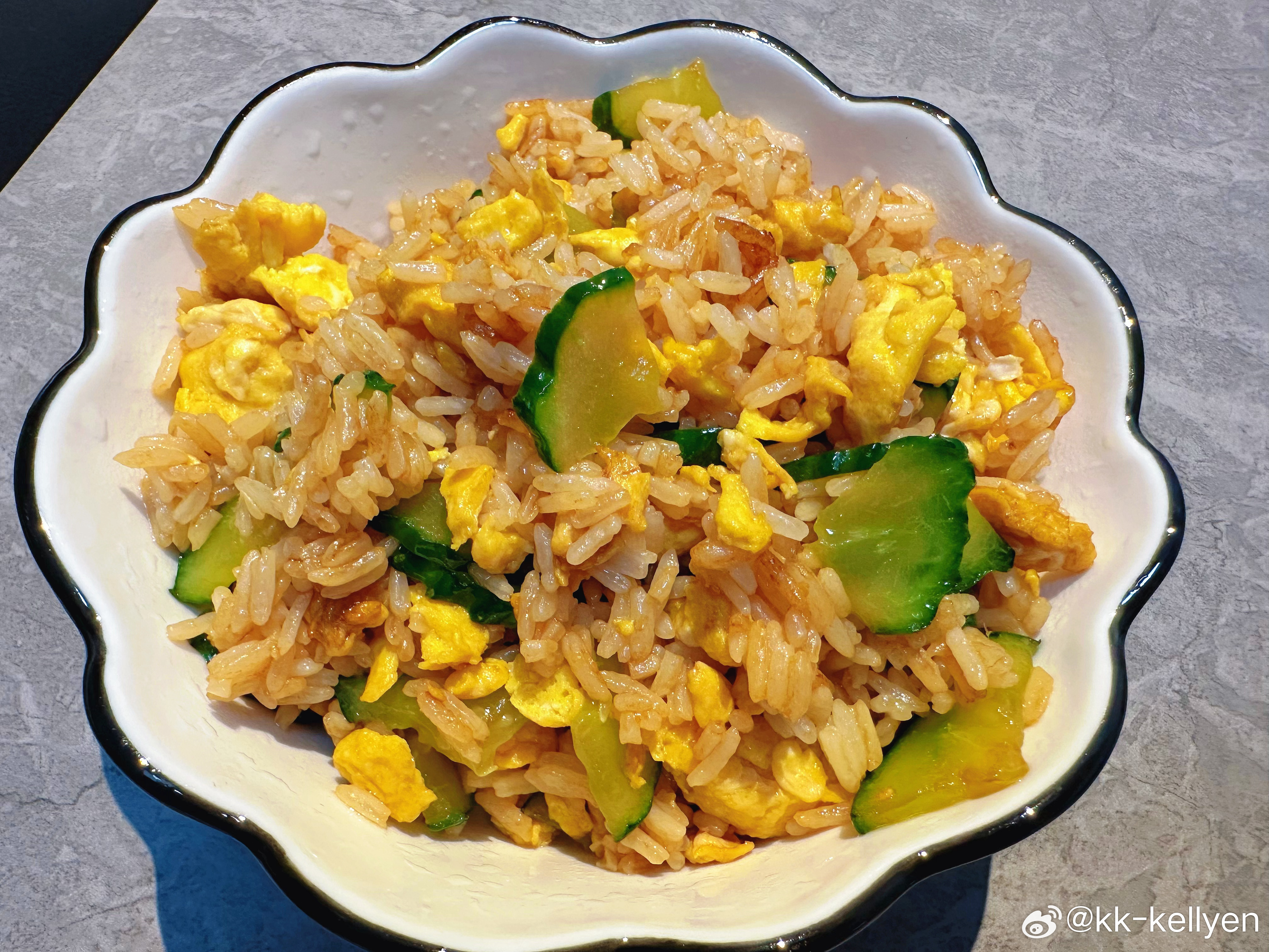 做饭没什么天赋的人，做出来一碟炒饭，已经相当极限了…