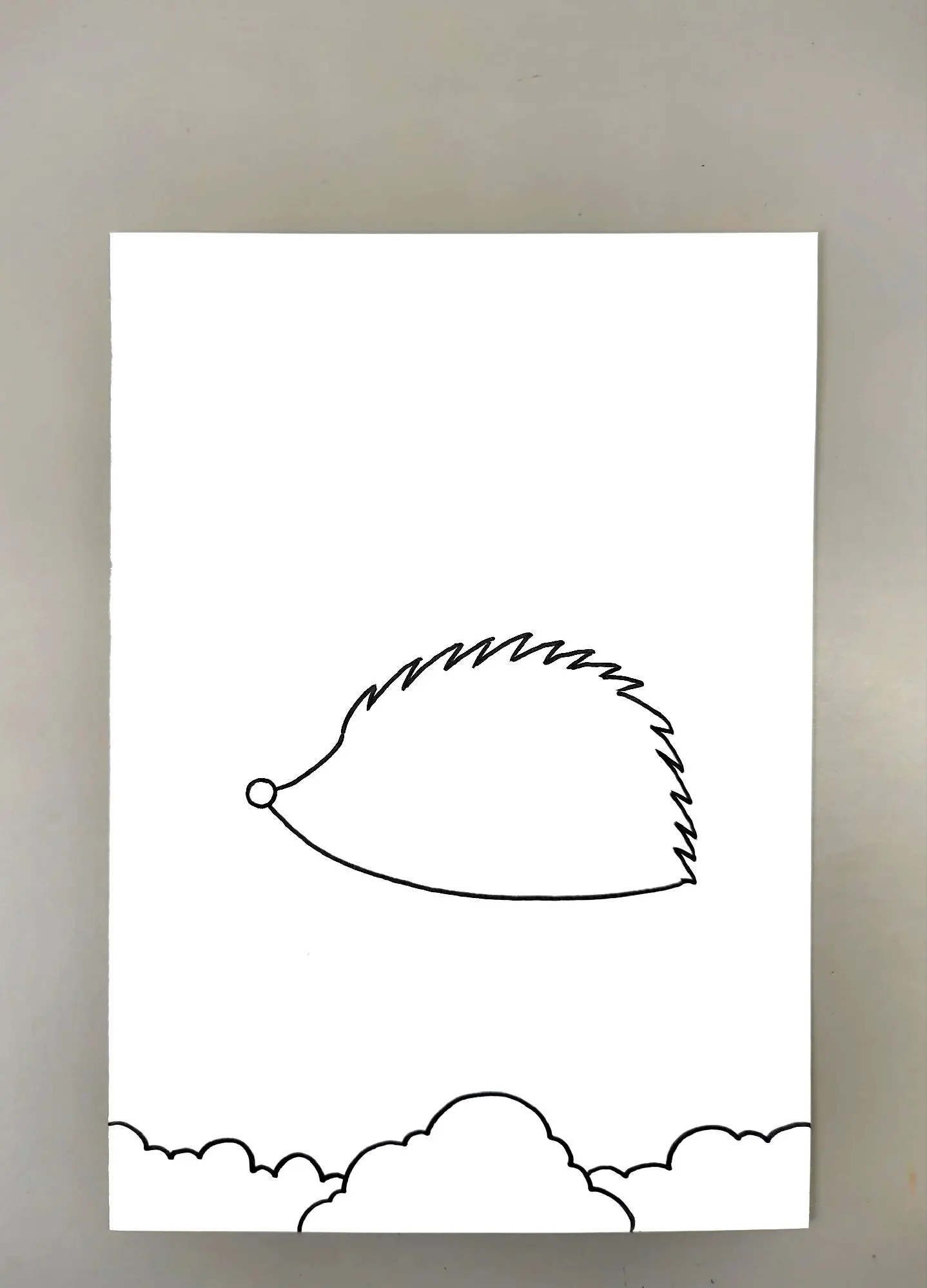 秋天儿童画！一起来画可爱的小刺猬吧，秋天到了，红红的大苹果掉落在地上...